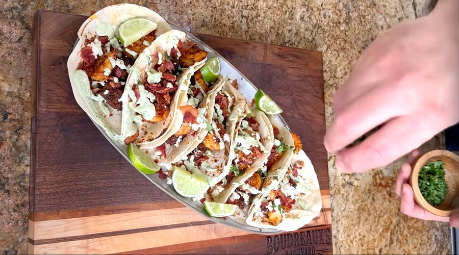 Patio trasero de Boudreaux: tacos de chorizo, camarones y tocino